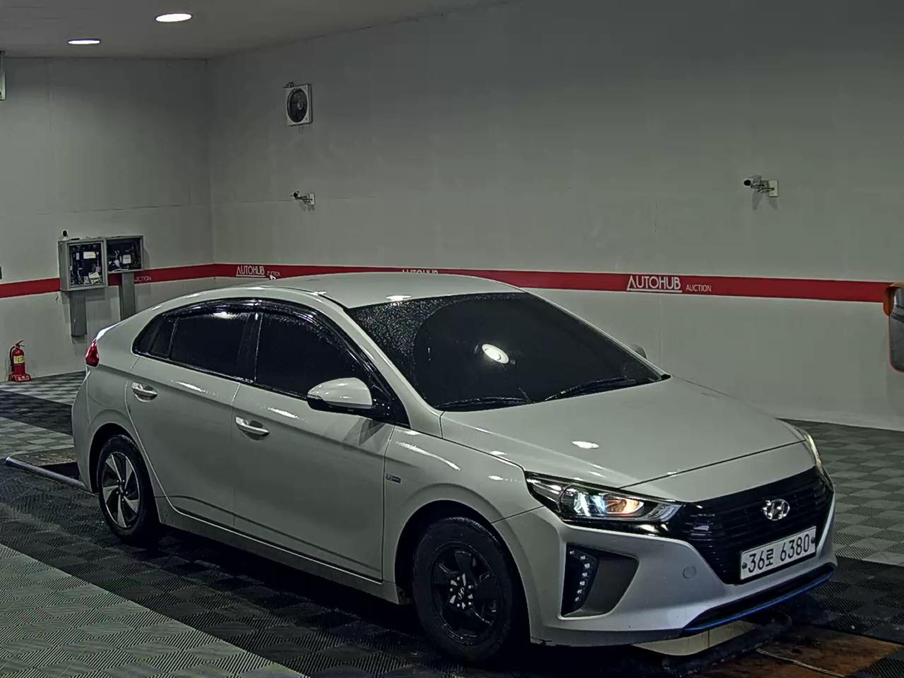 2017 - hyundai ioniq