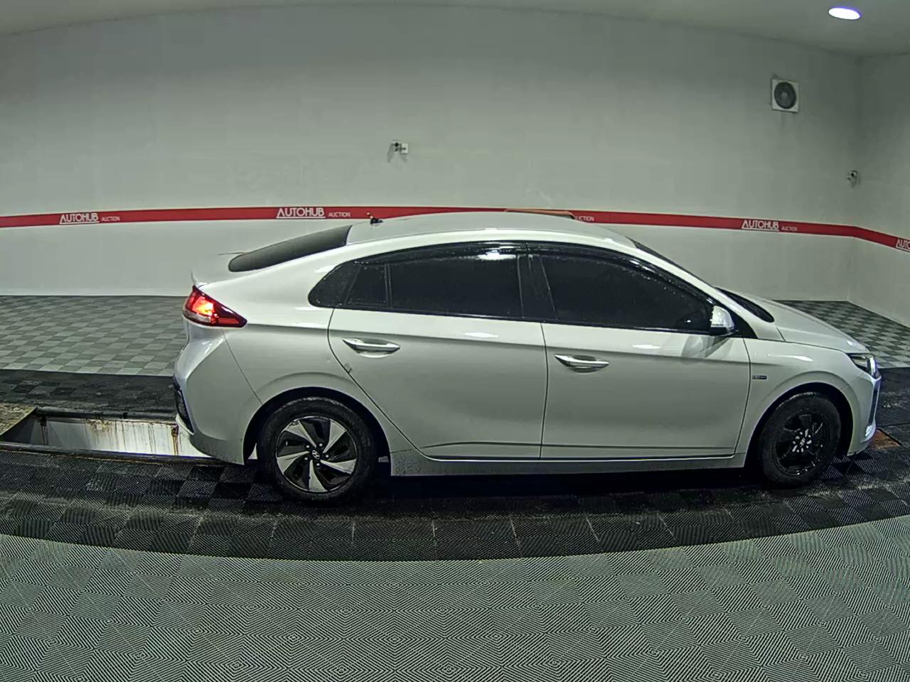 2017 - hyundai ioniq