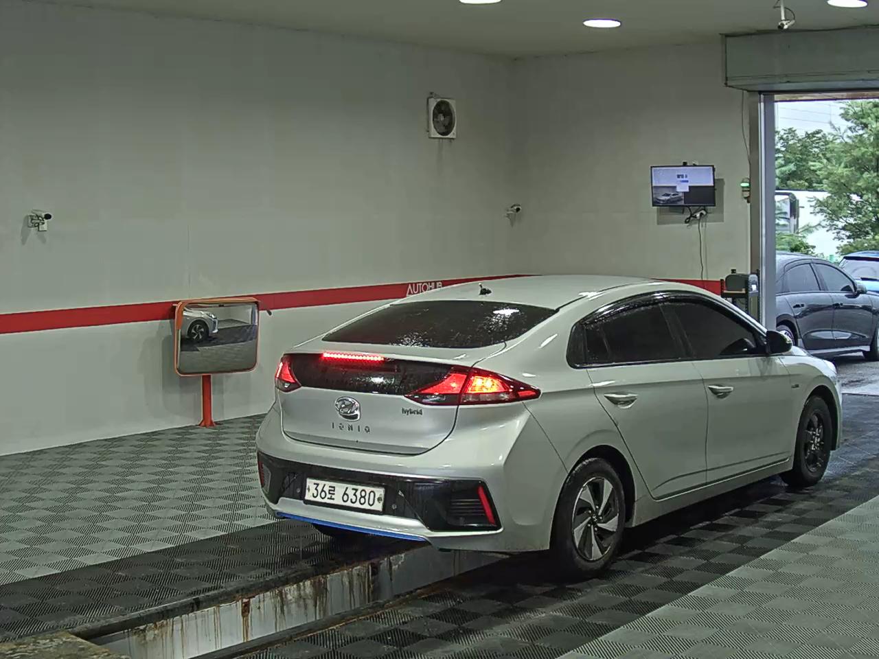2017 - hyundai ioniq