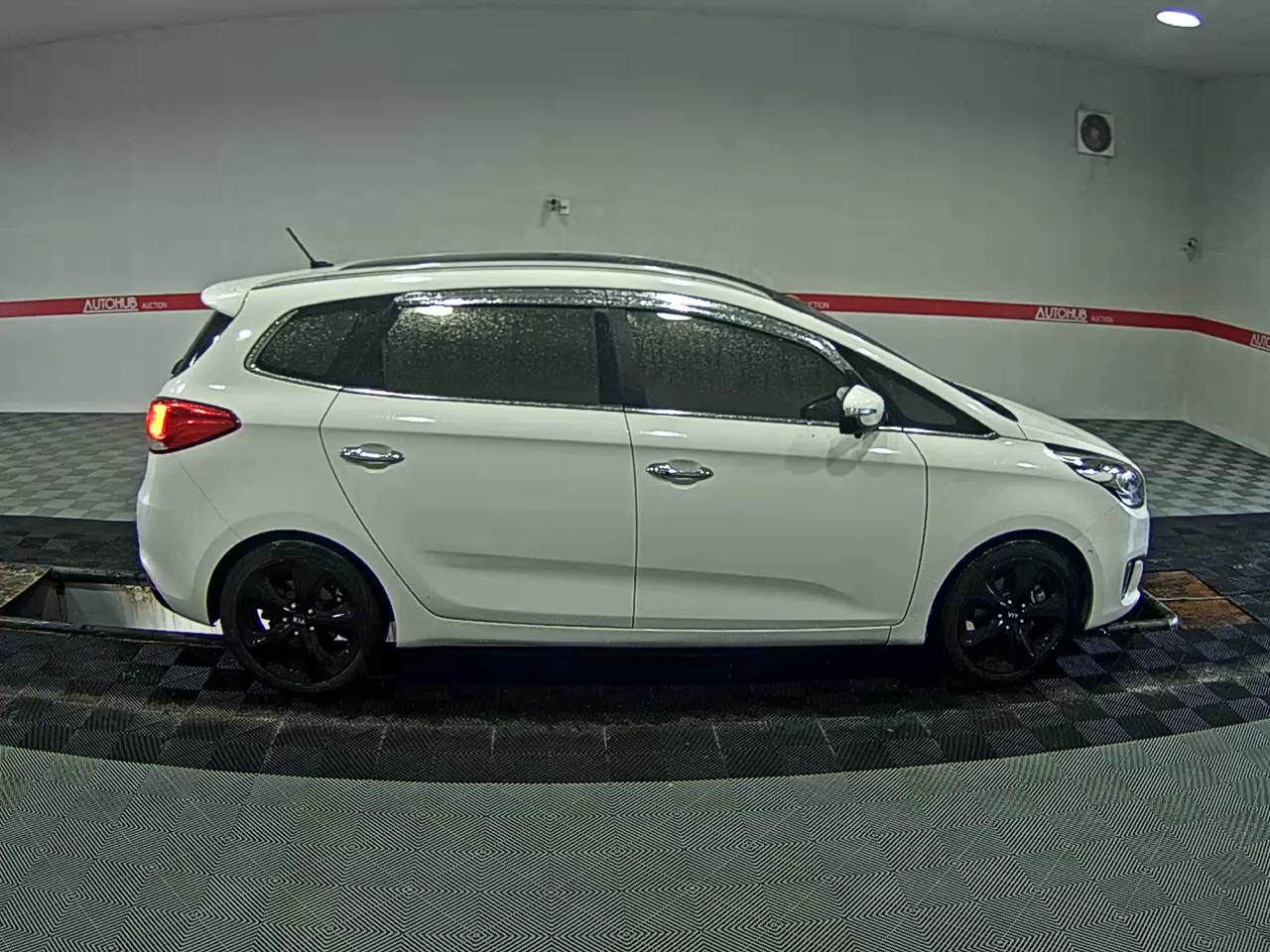 2014 - kia carens