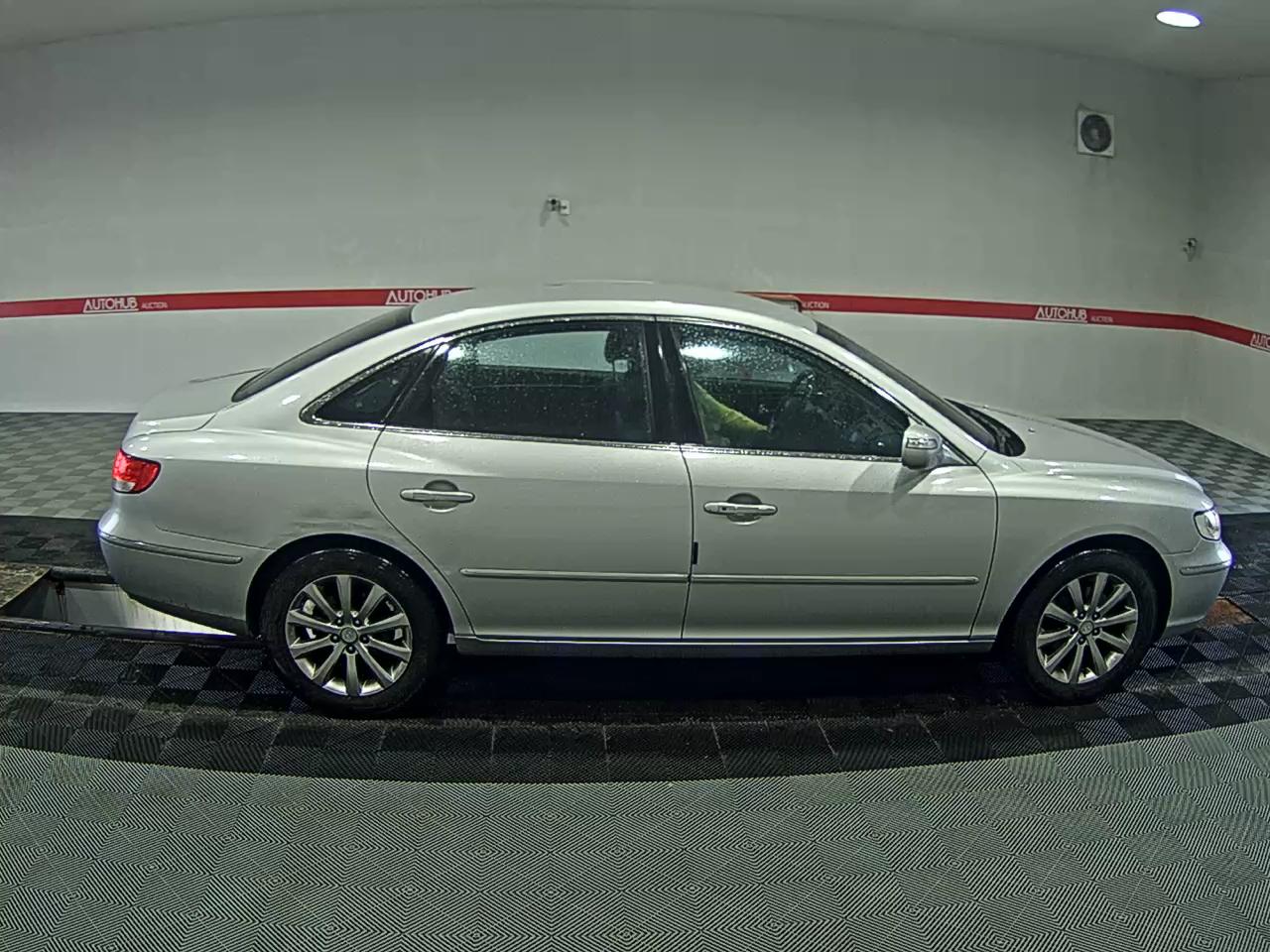 2010 - hyundai grandeur