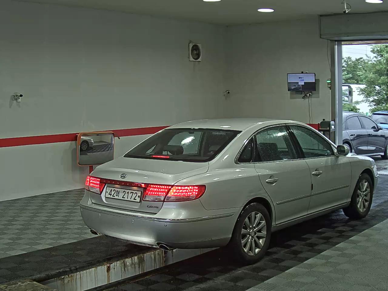 2010 - hyundai grandeur