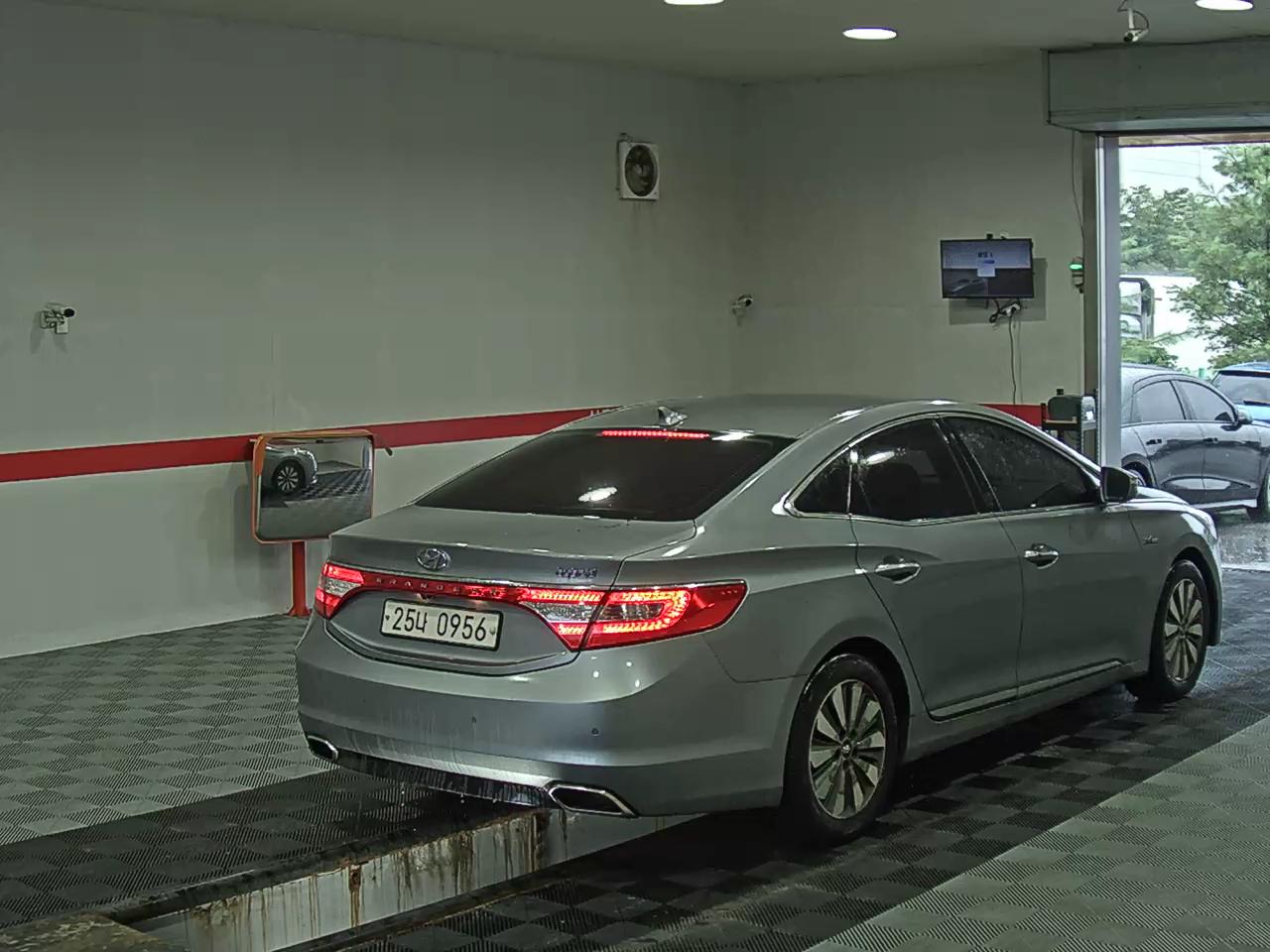 2016 - hyundai grandeur
