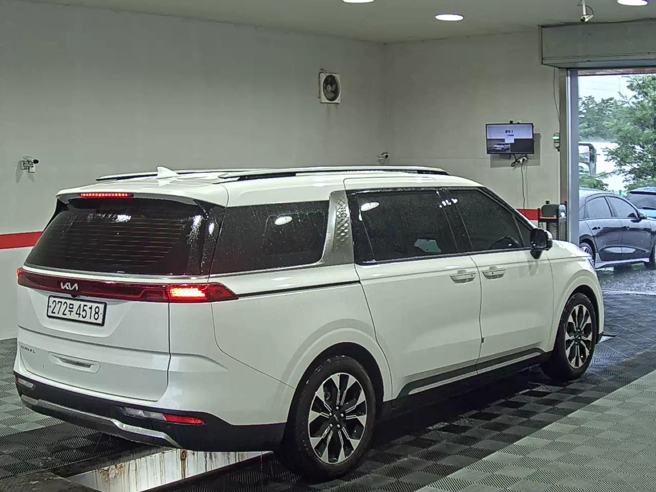 2022 - kia carnival