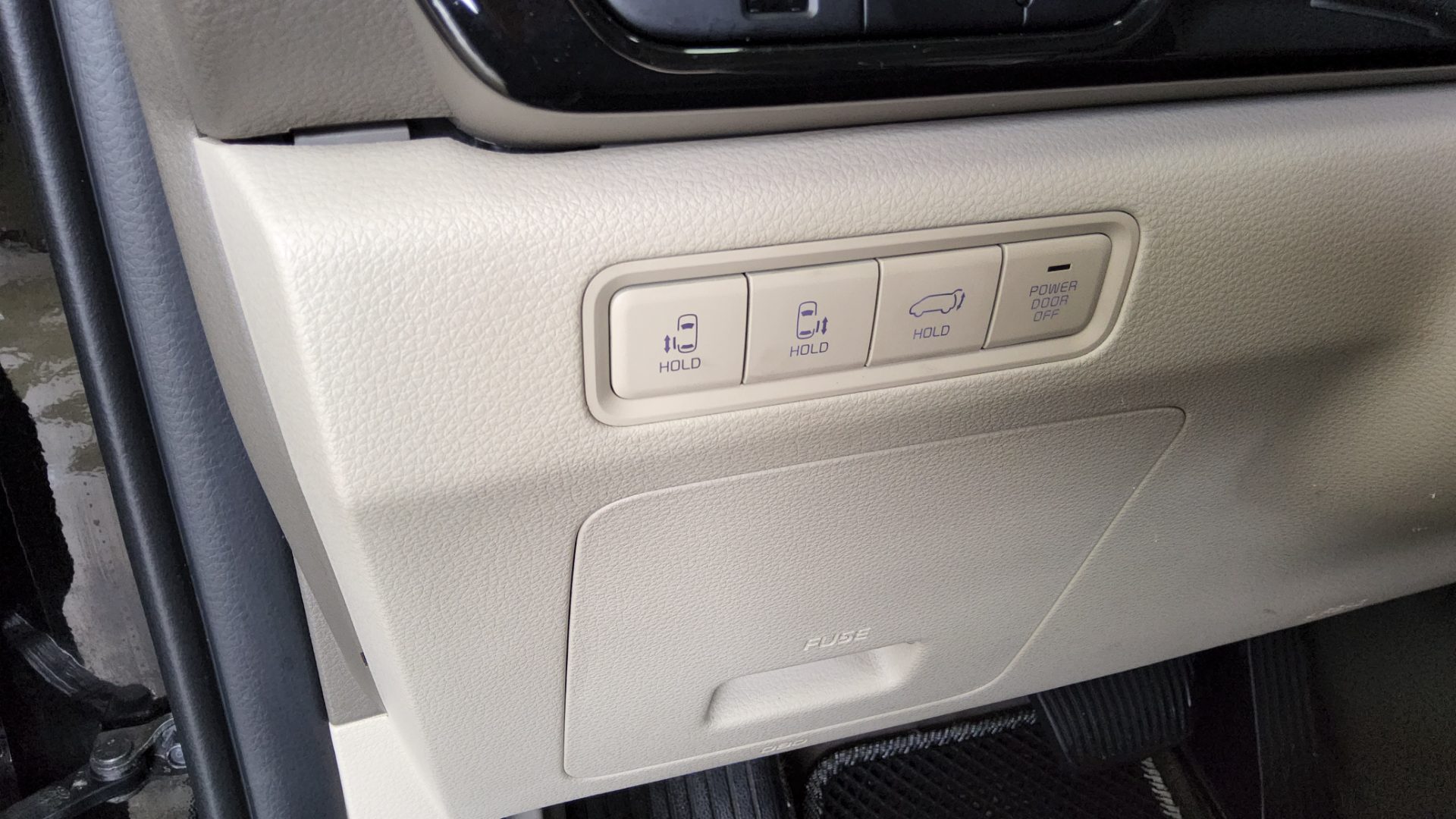2023 - kia carnival