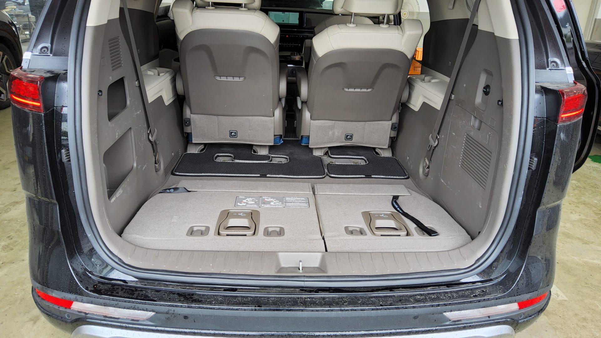 2023 - kia carnival
