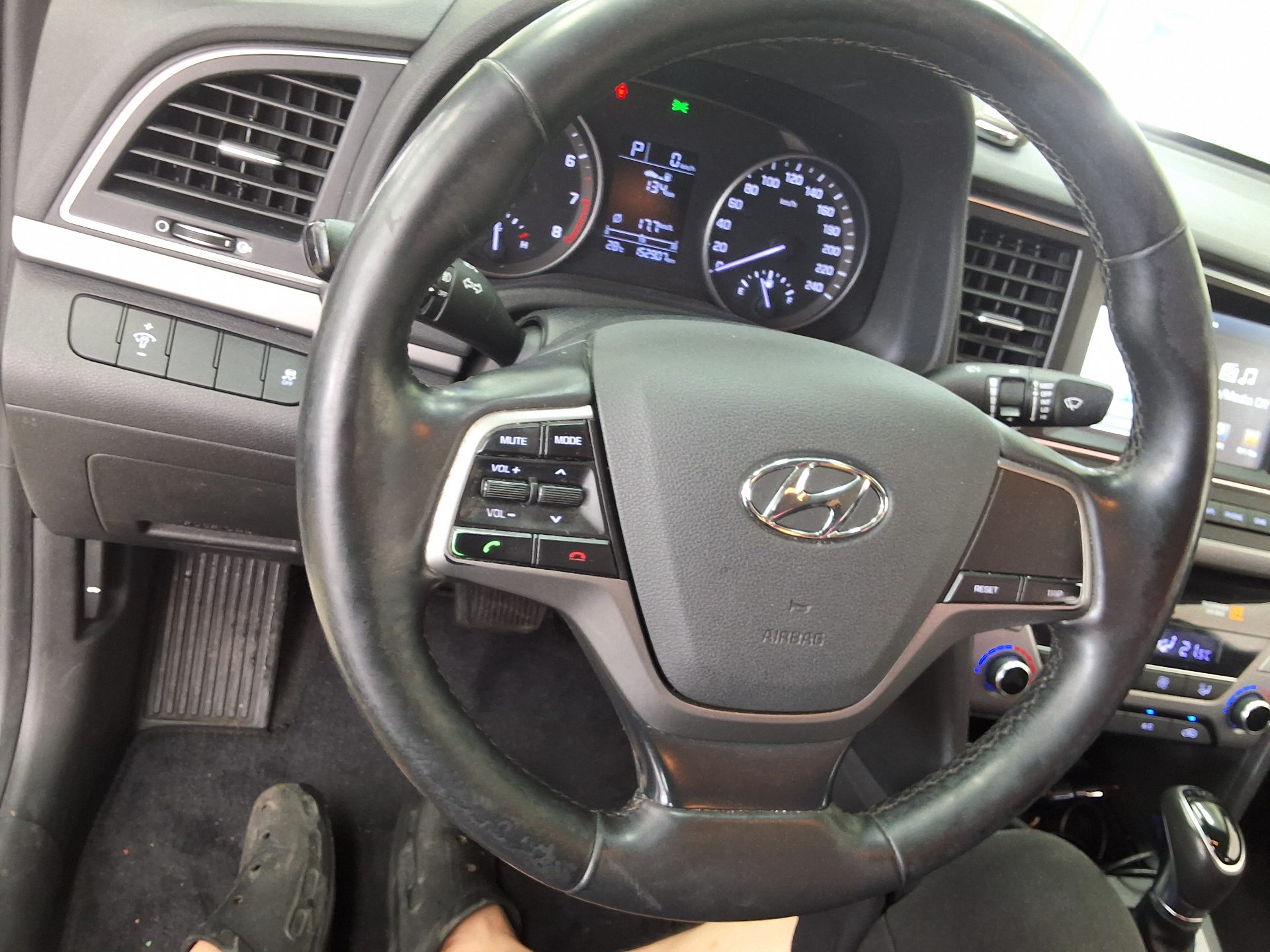 2016 - hyundai avante