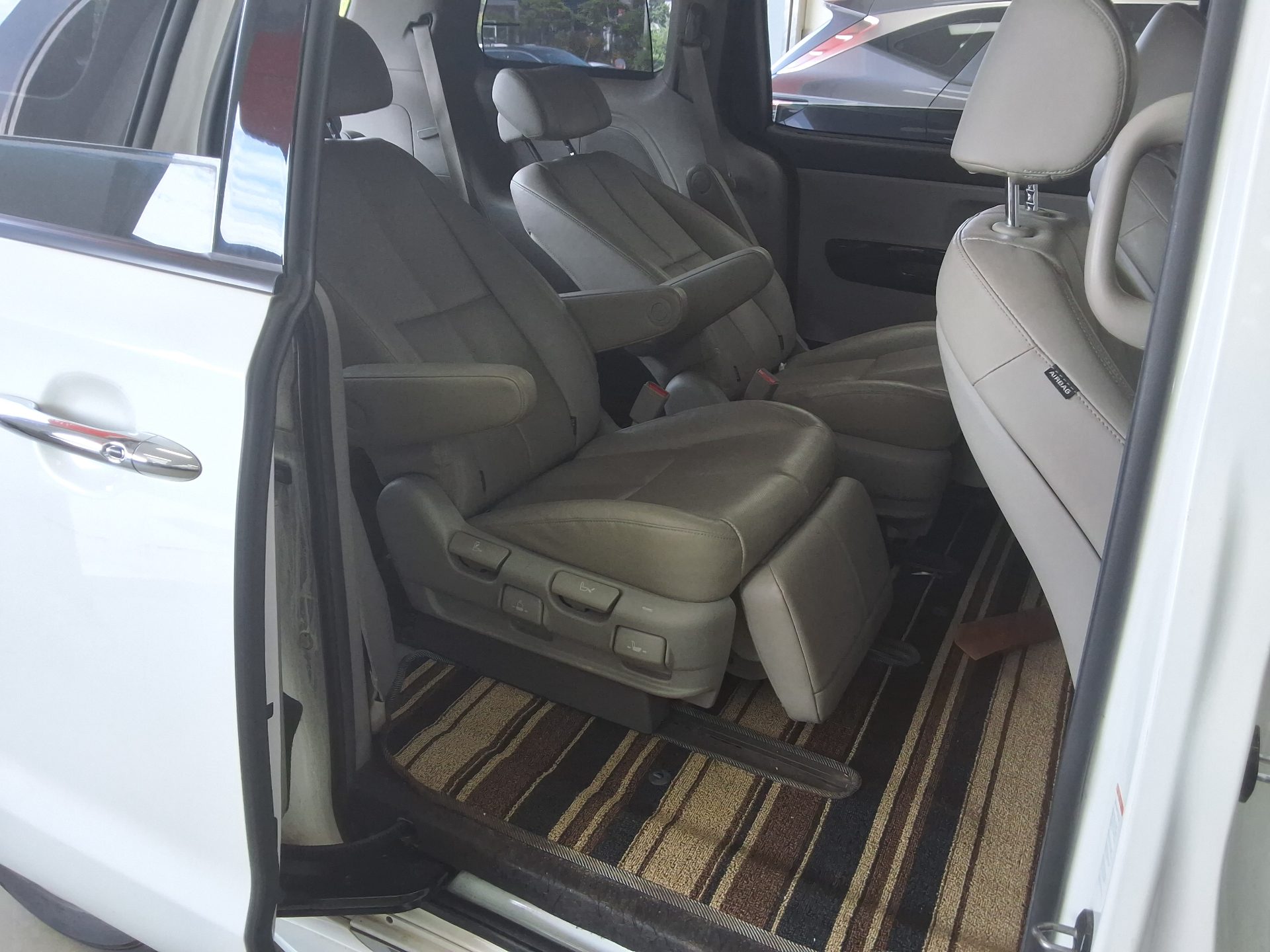 2019 - kia carnival