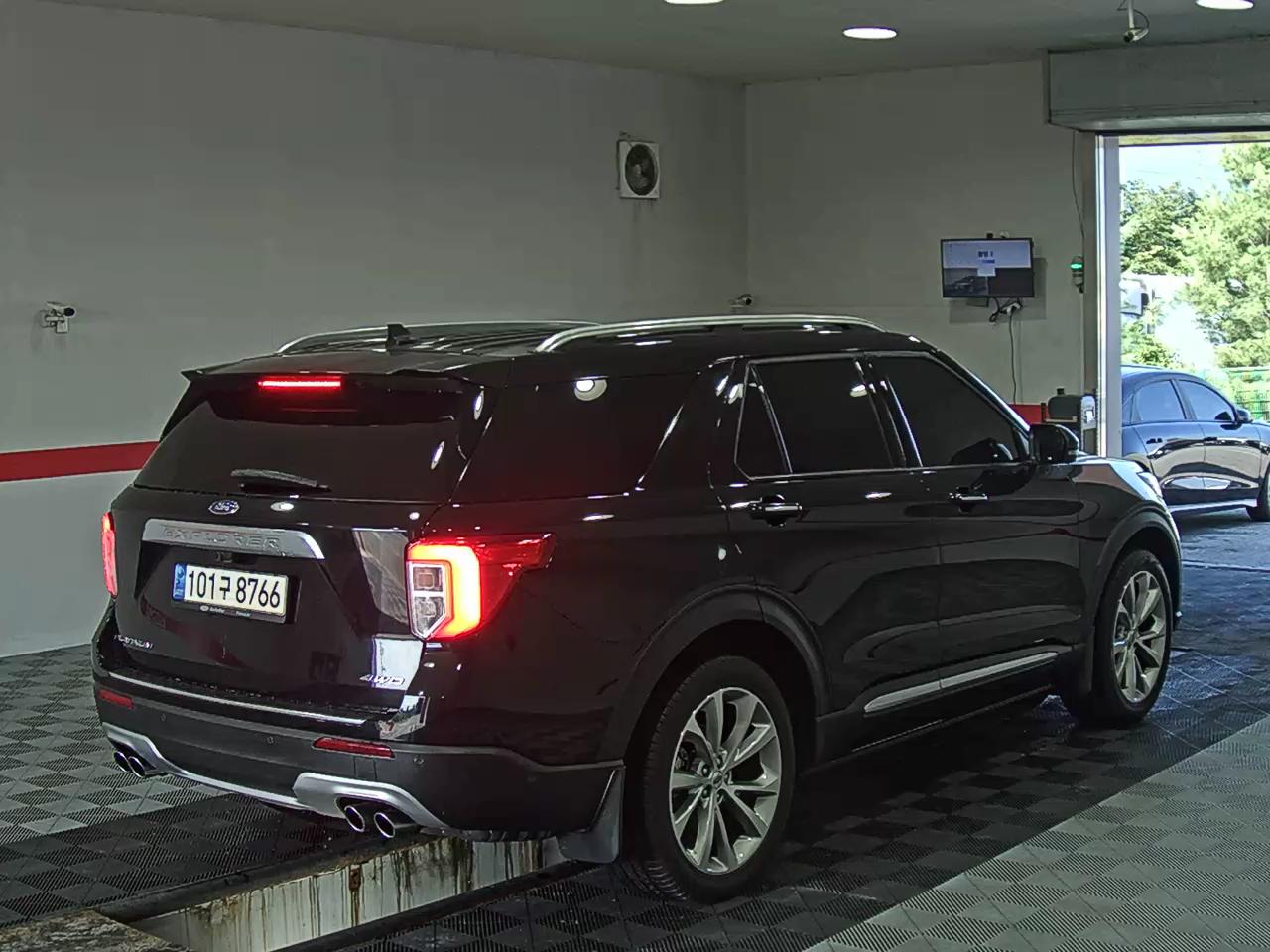 2021 - ford explorer