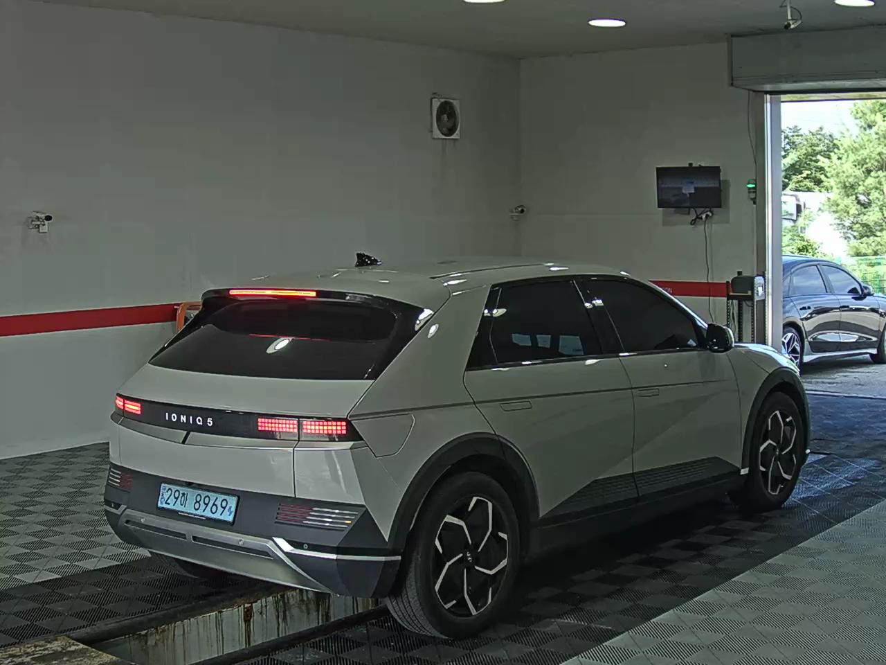 هيونداي Ioniq 2022 — صورة 13