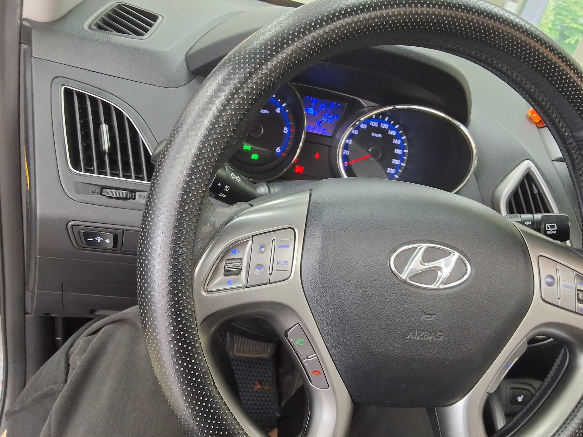 2012 - hyundai tucson