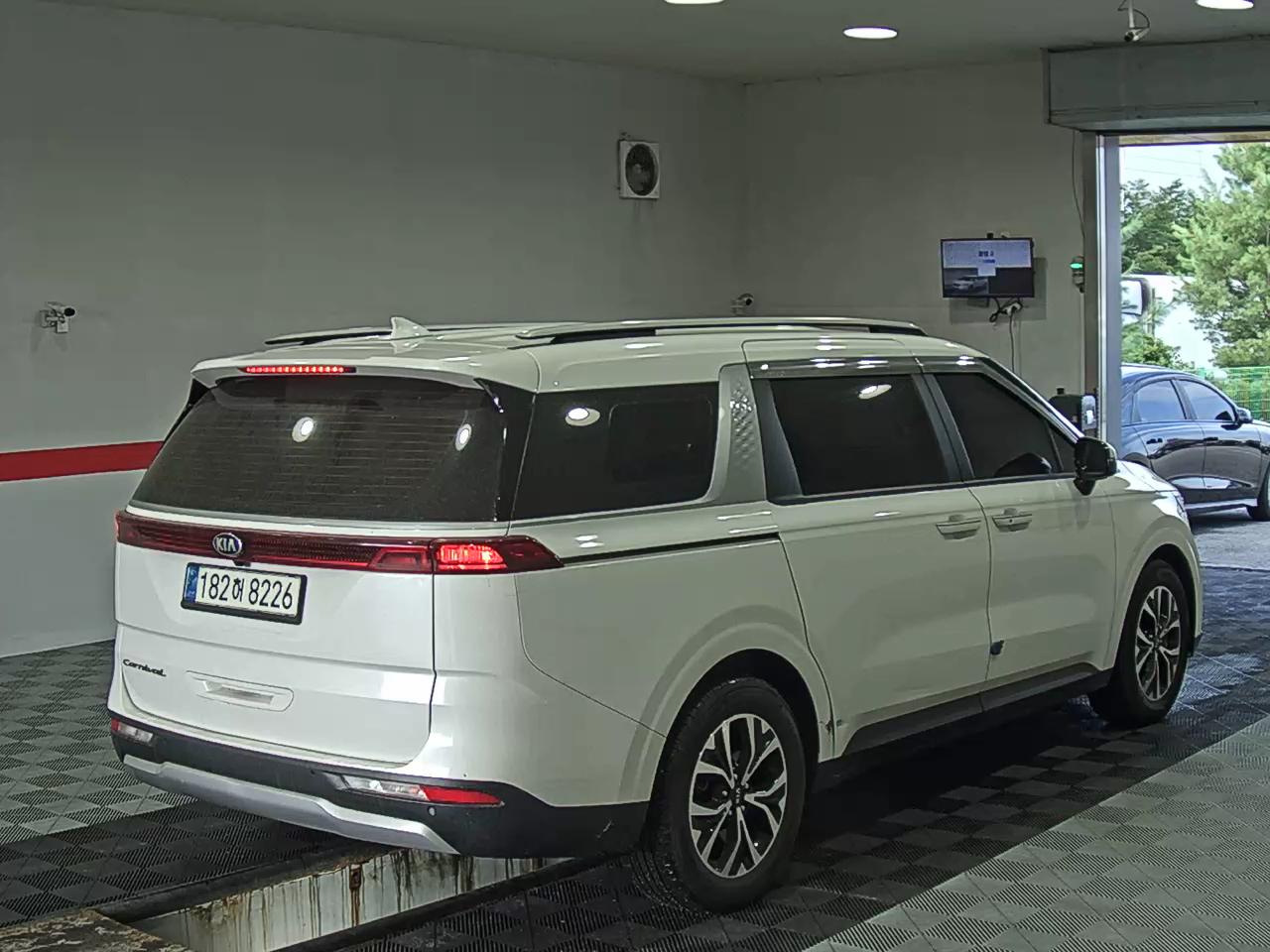 2021 - kia carnival