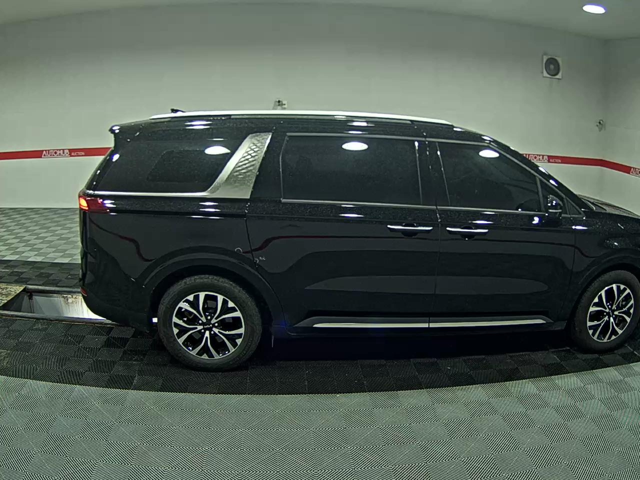 2023 - kia carnival