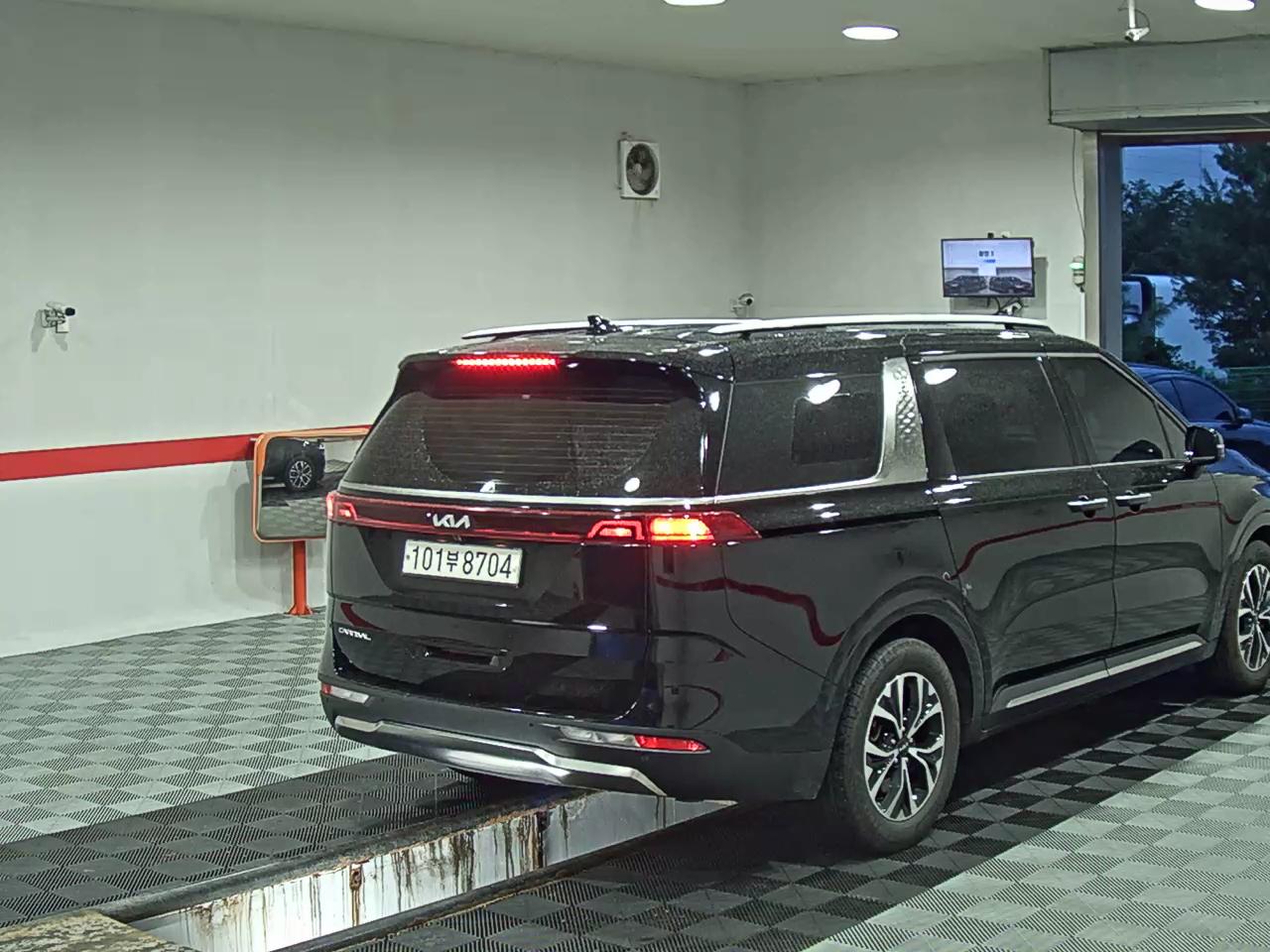 2023 - kia carnival