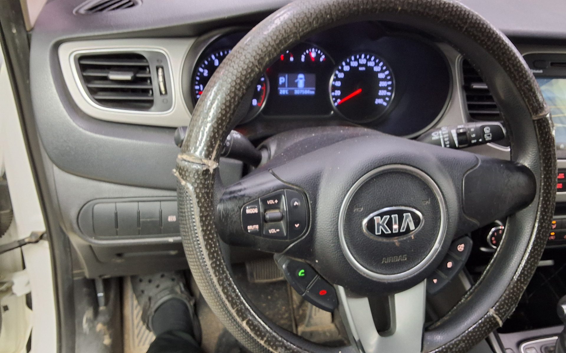 2017 - kia carens