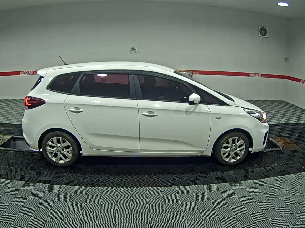 2017 - kia carens