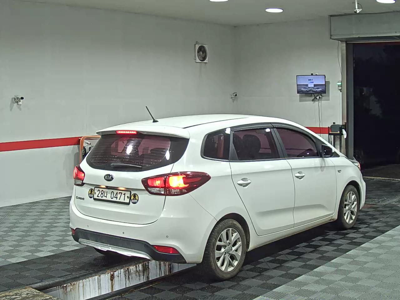 2017 - kia carens