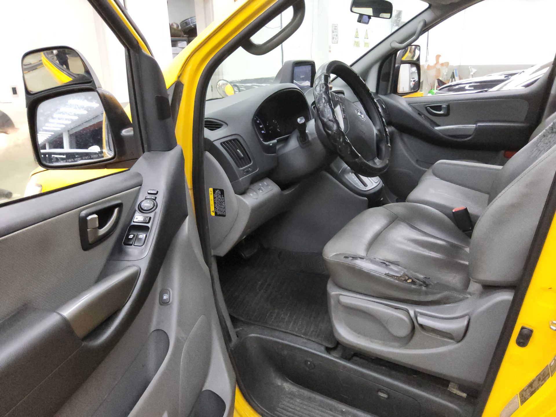 2019 - hyundai grand starex