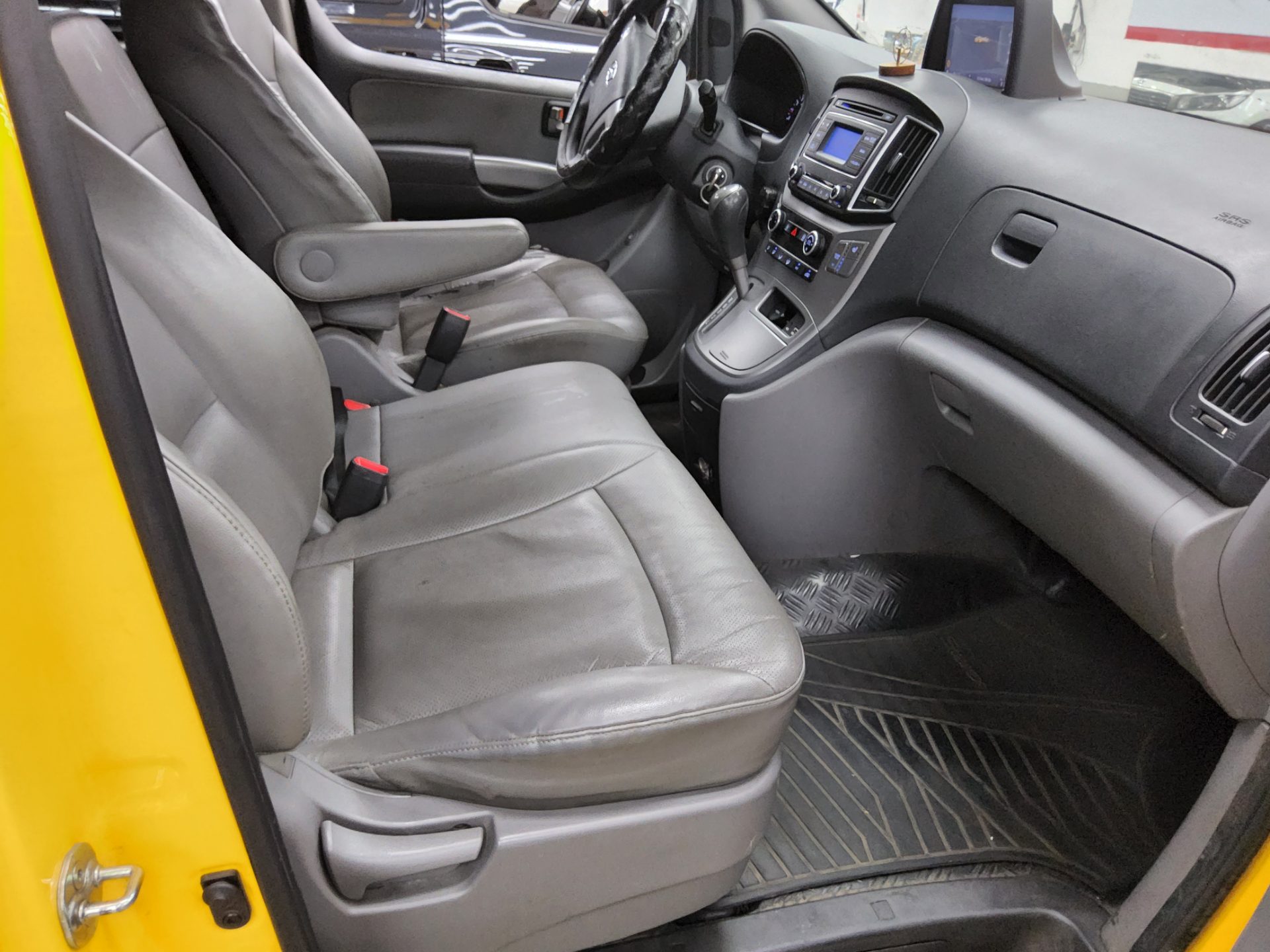 2019 - hyundai grand starex