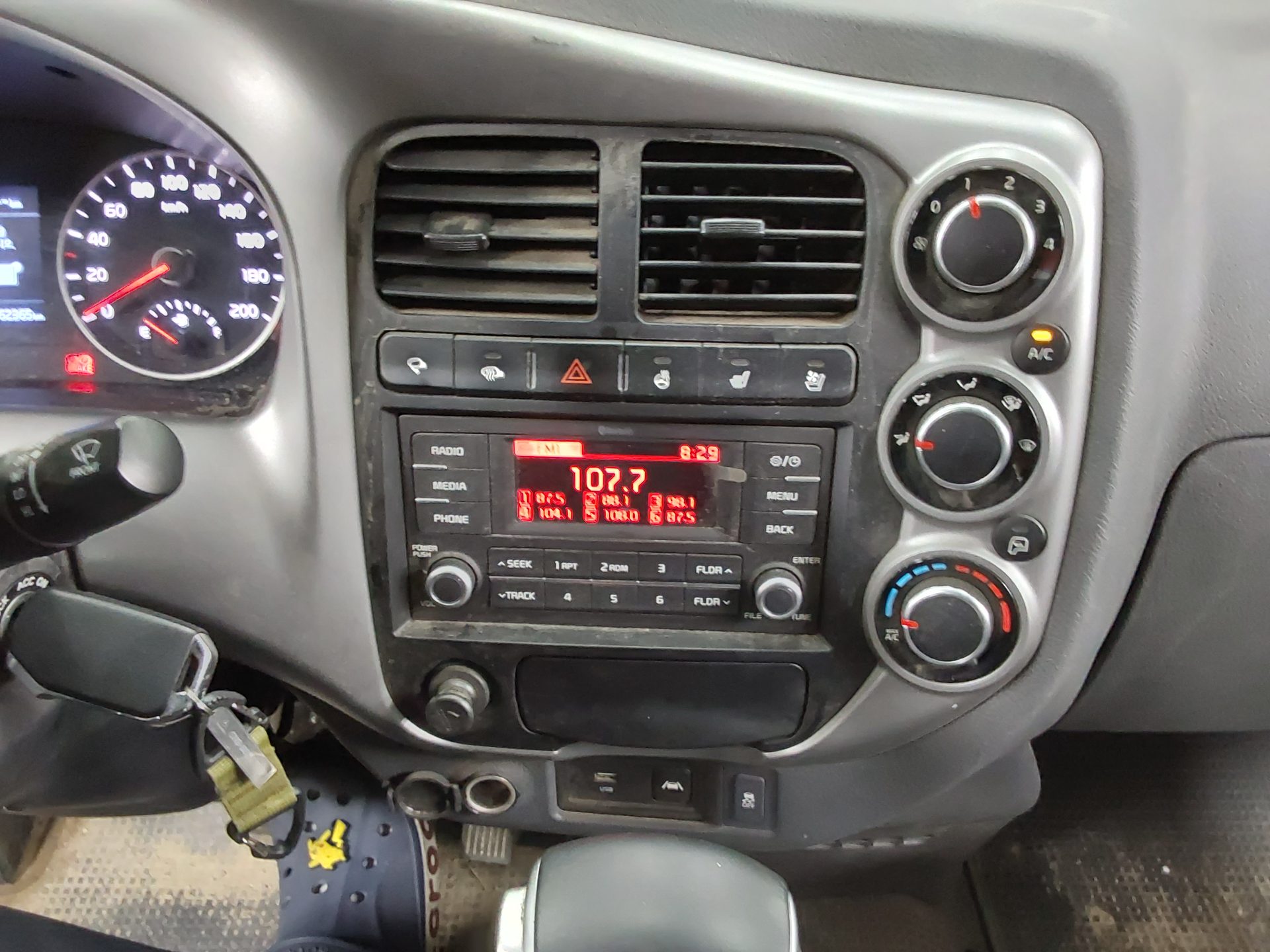 2025 - kia truck
