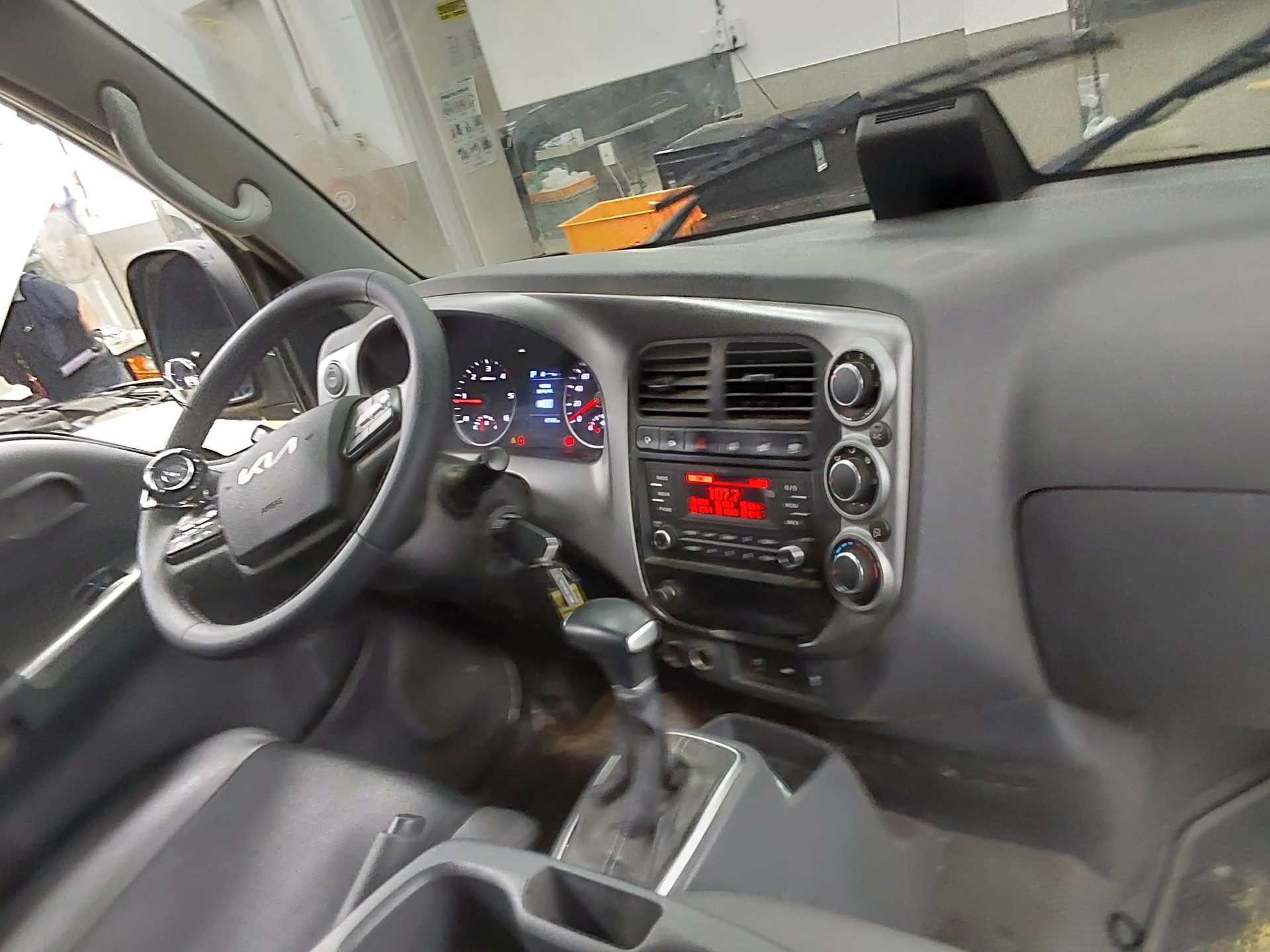2025 - kia truck