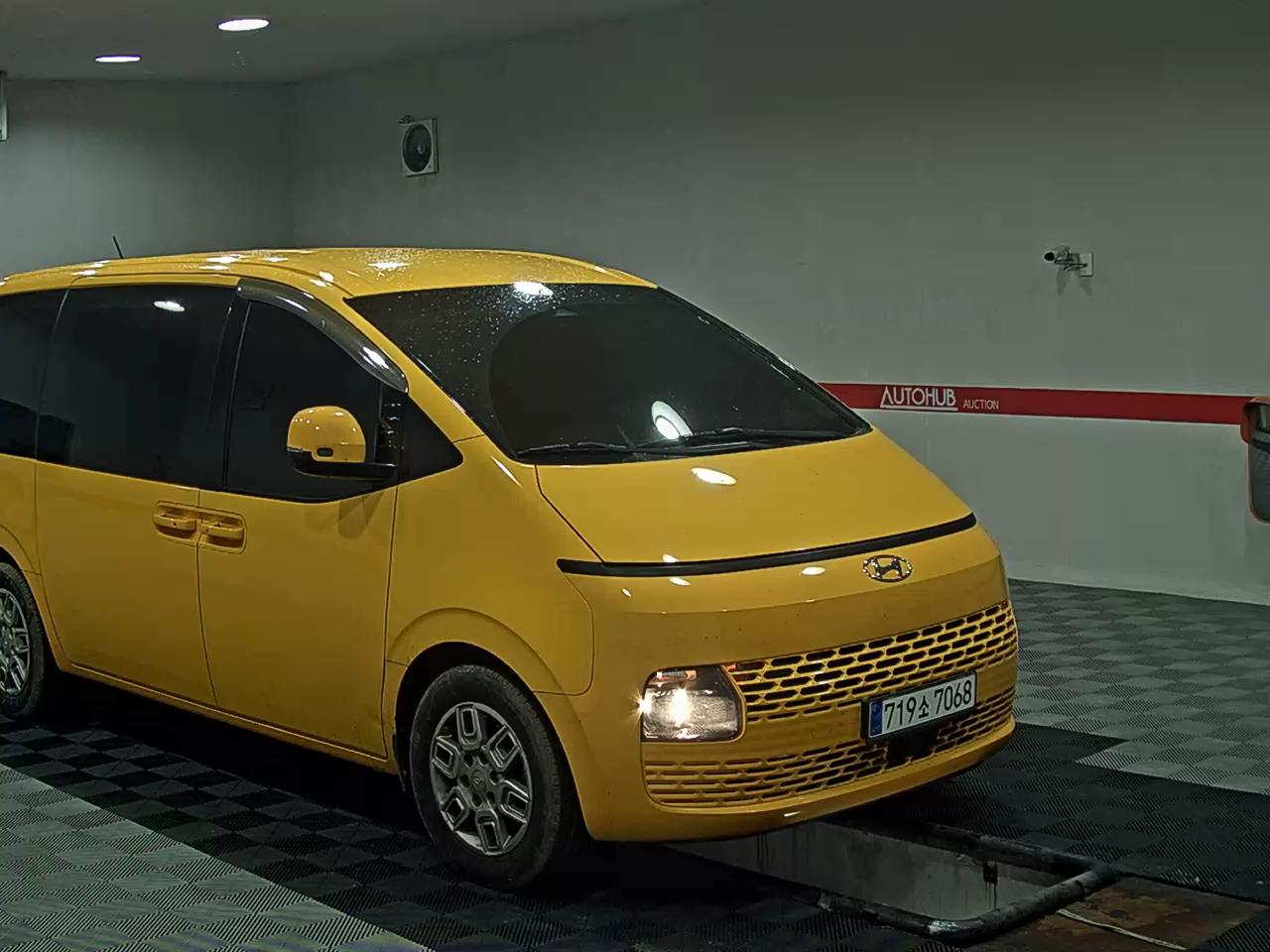 2022 - hyundai staria
