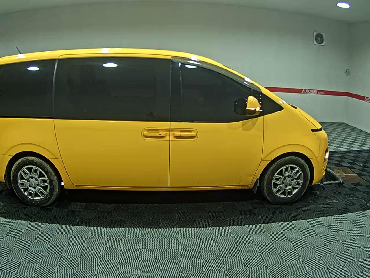 2022 - hyundai staria