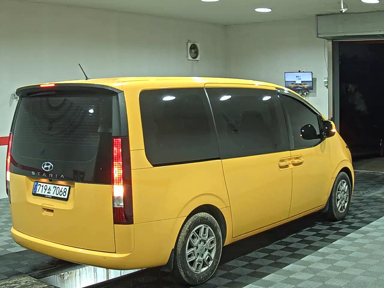 2022 - hyundai staria