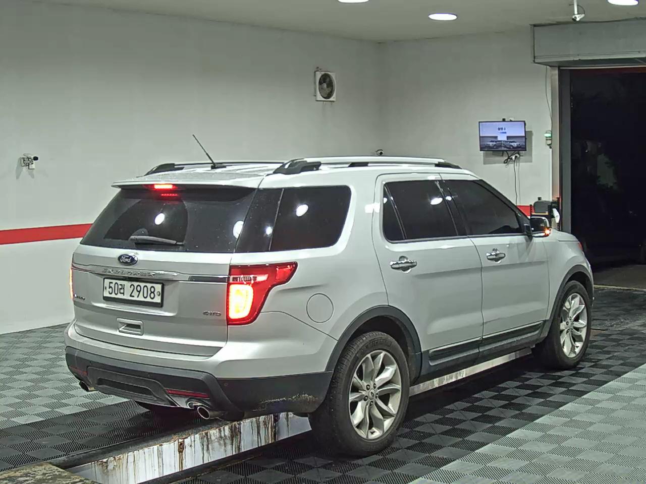 2013 - ford explorer