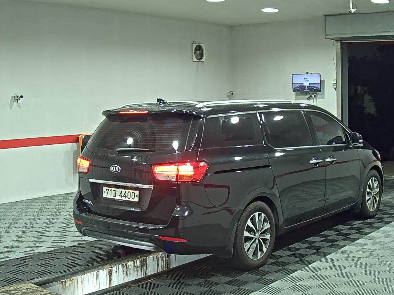 2017 - kia carnival
