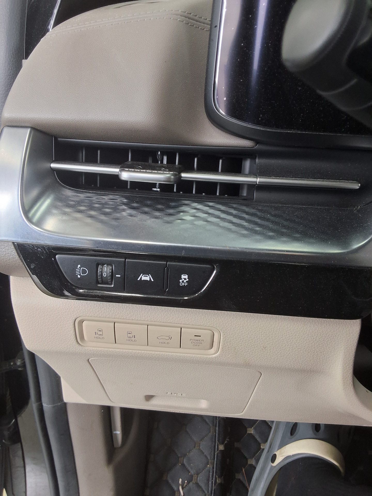 2022 - kia carnival