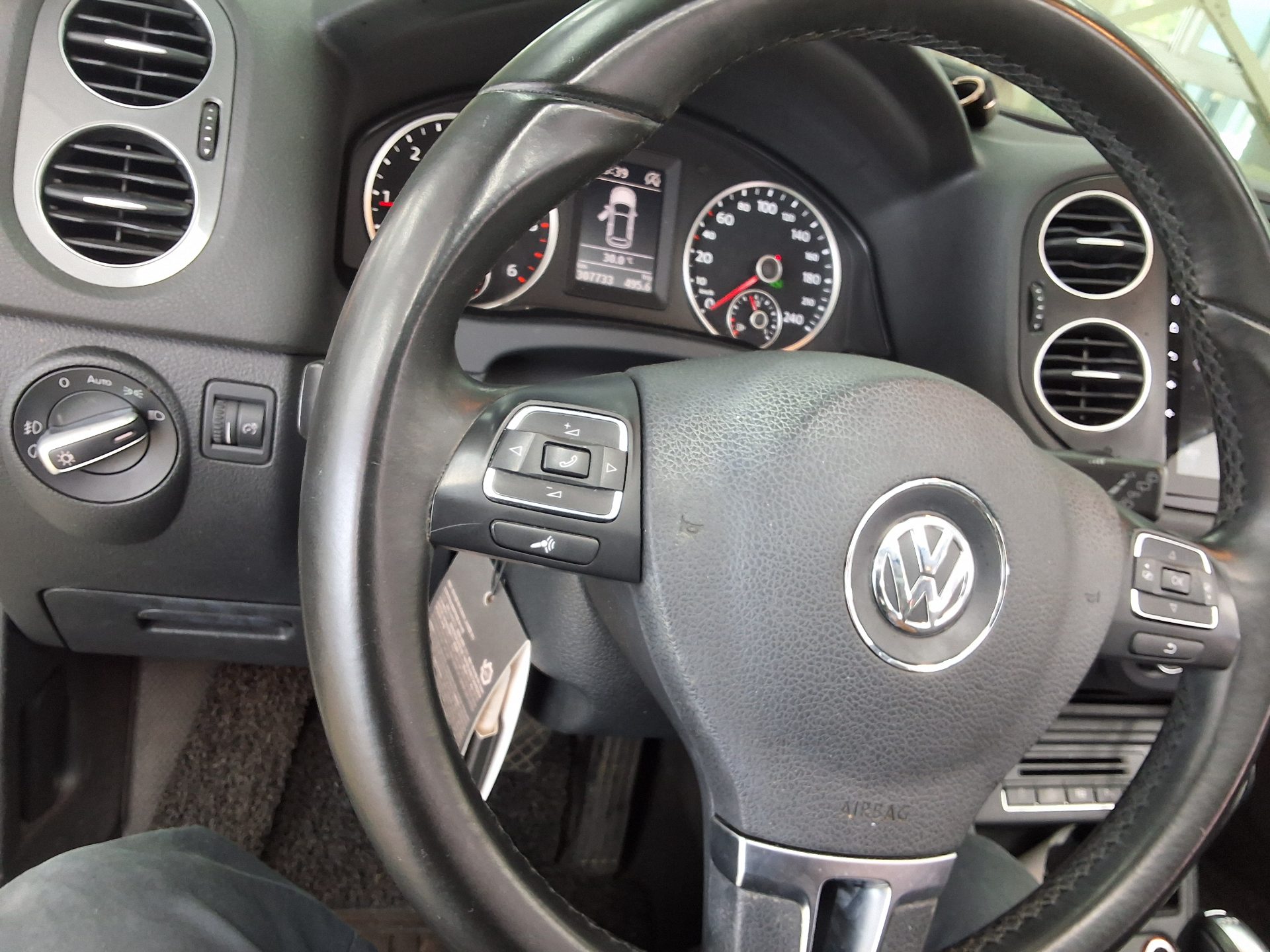 2016 - volkswagen tiguan