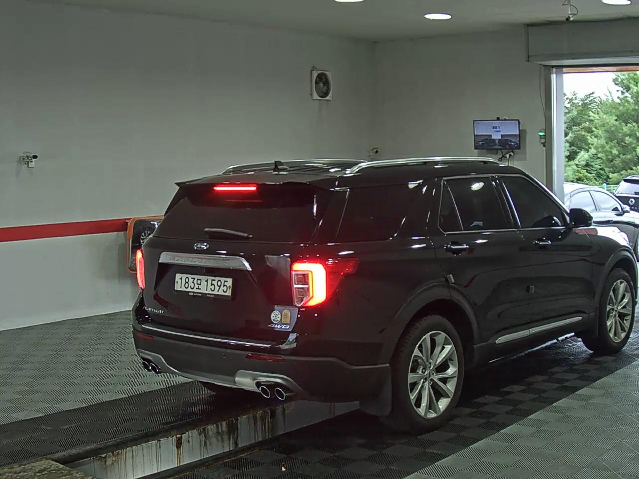 Ford Explorer 2021 — صورة 13