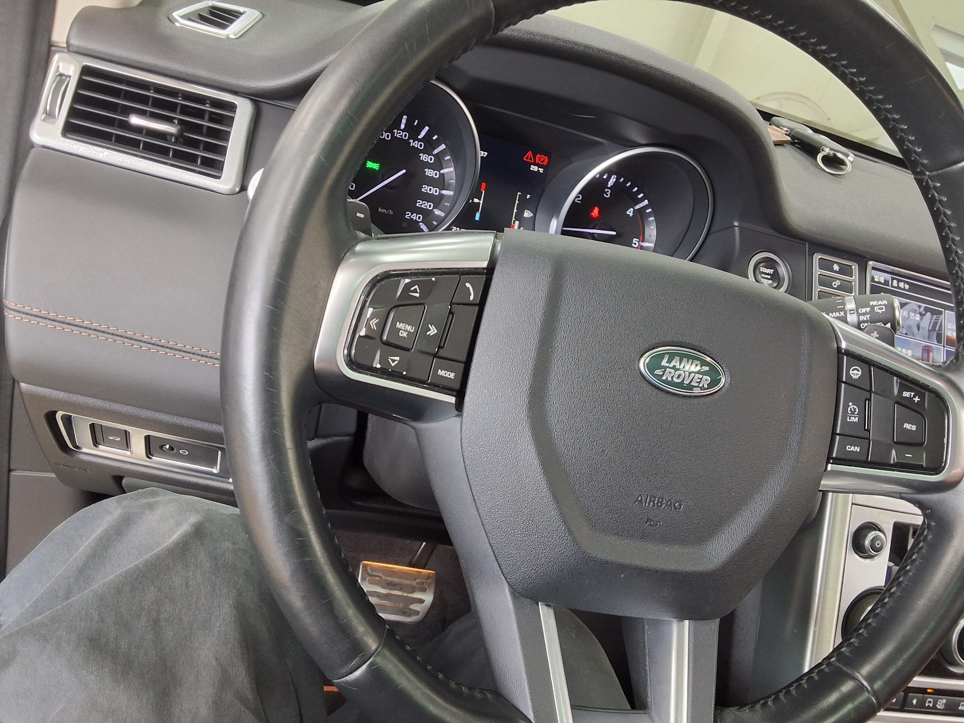 2016 - land rover discovery