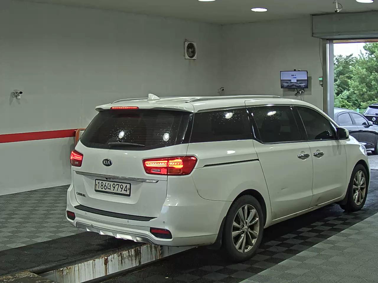2020 - kia carnival
