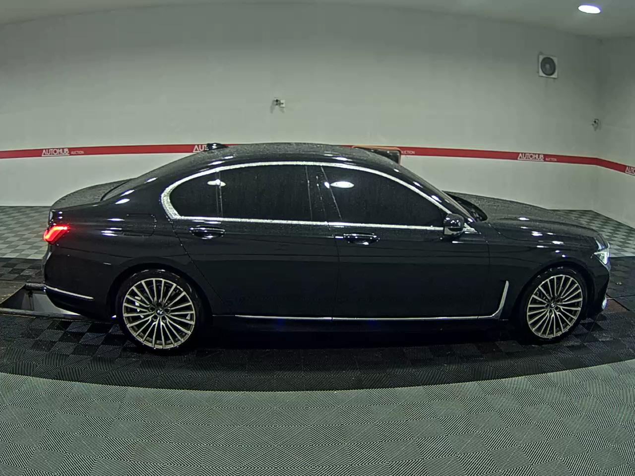 2021 - bmw m7