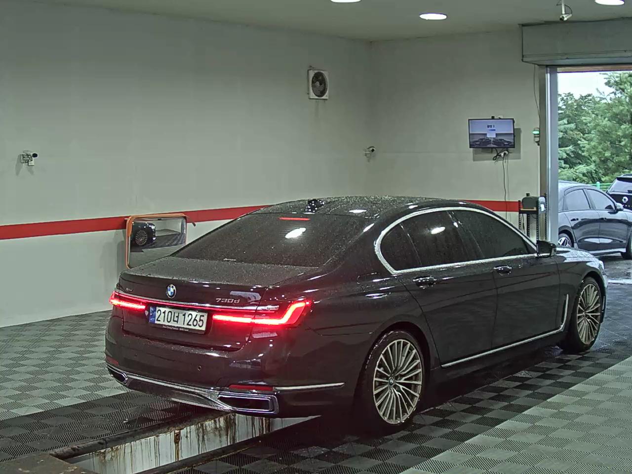 2021 - bmw m7
