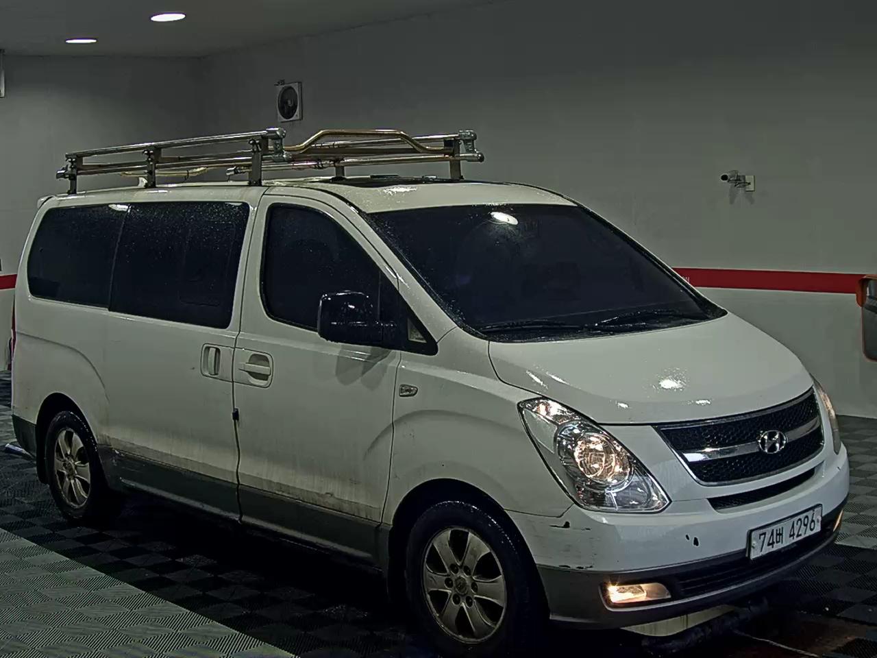 2012 - hyundai grand starex