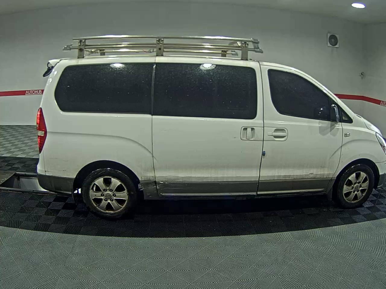 2012 - hyundai grand starex