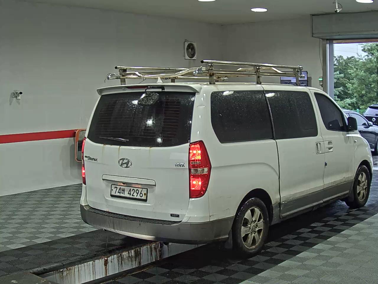 2012 - hyundai grand starex