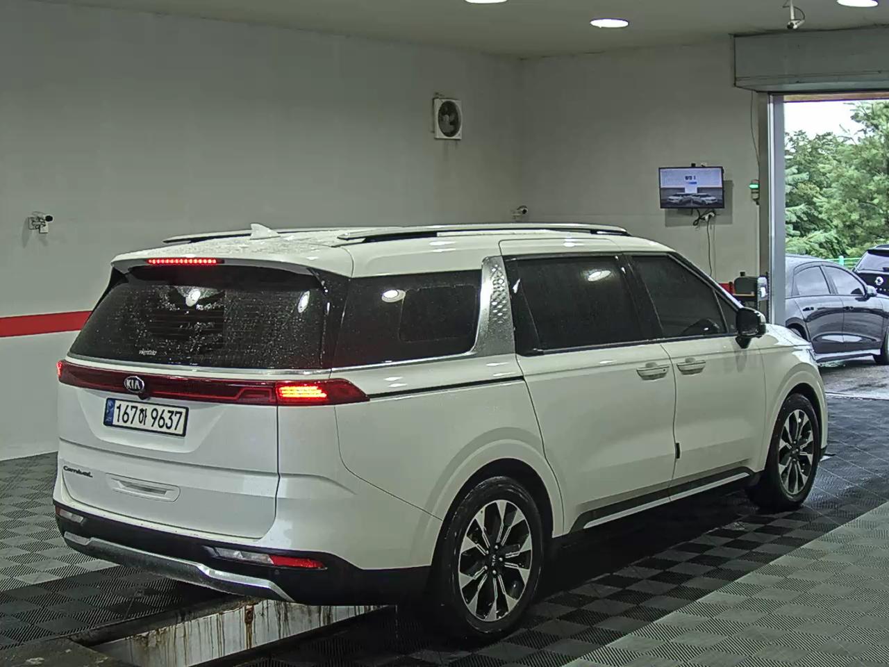 2021 - kia carnival