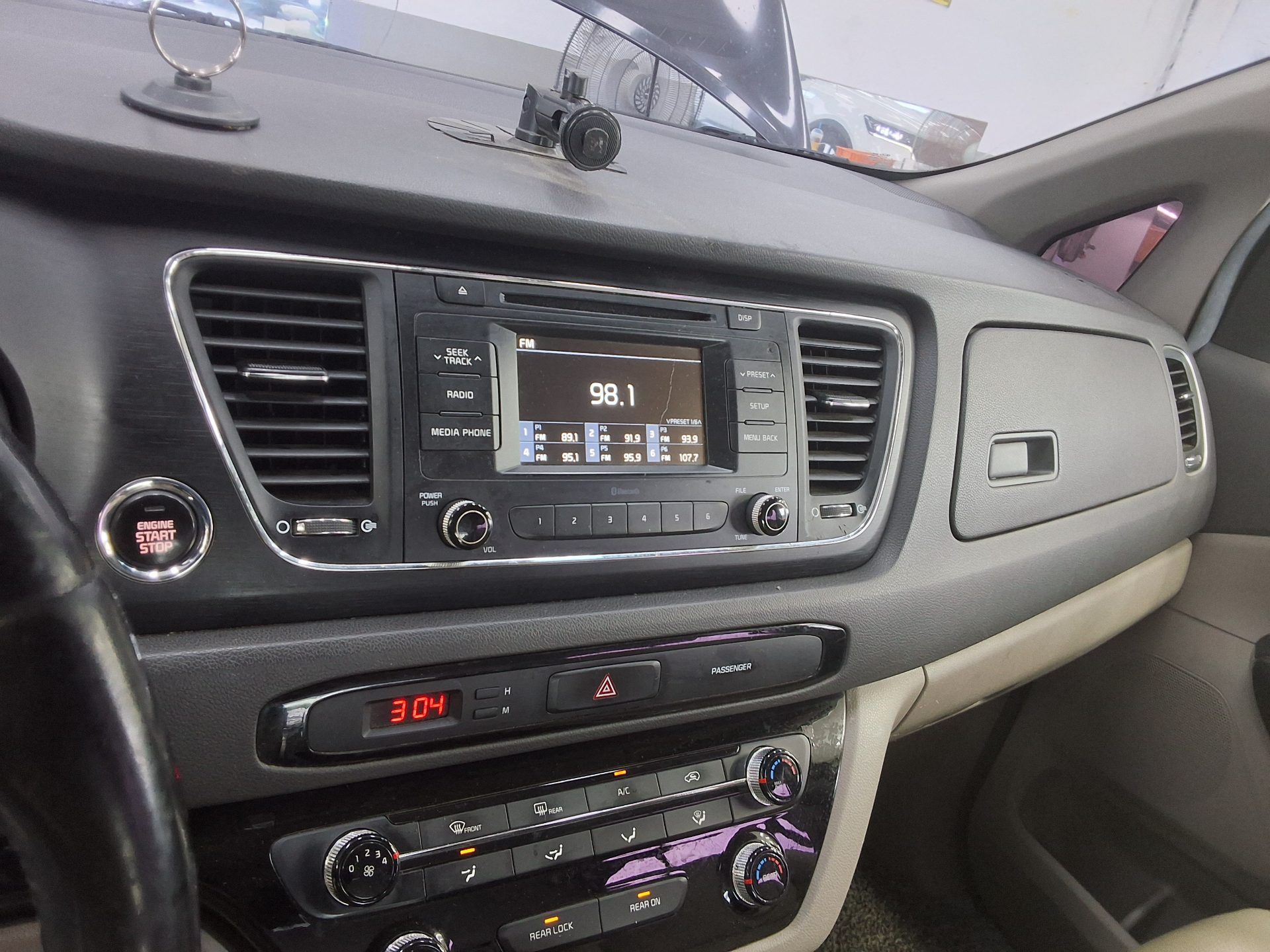 2017 - kia carnival