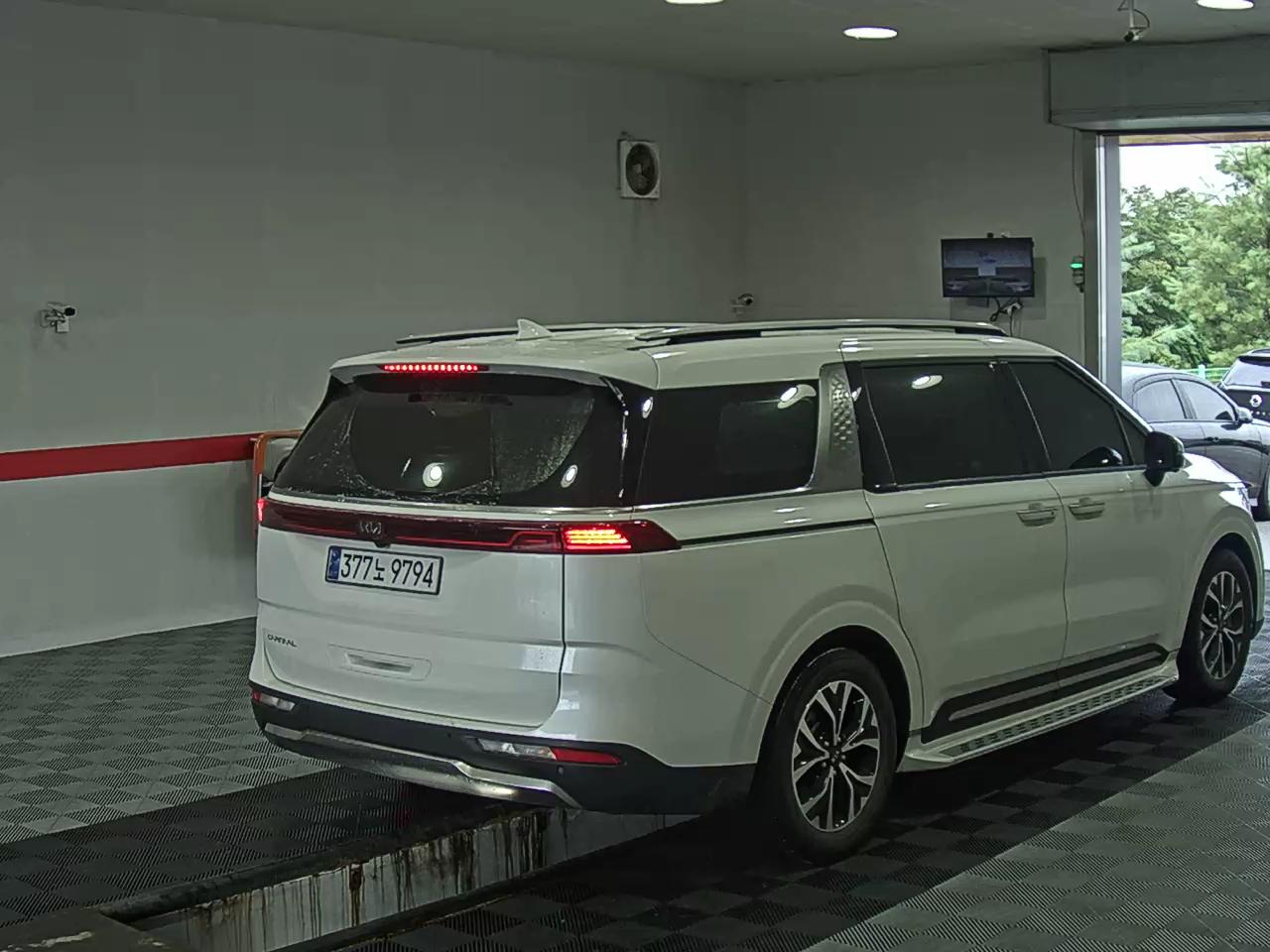 2023 - kia carnival