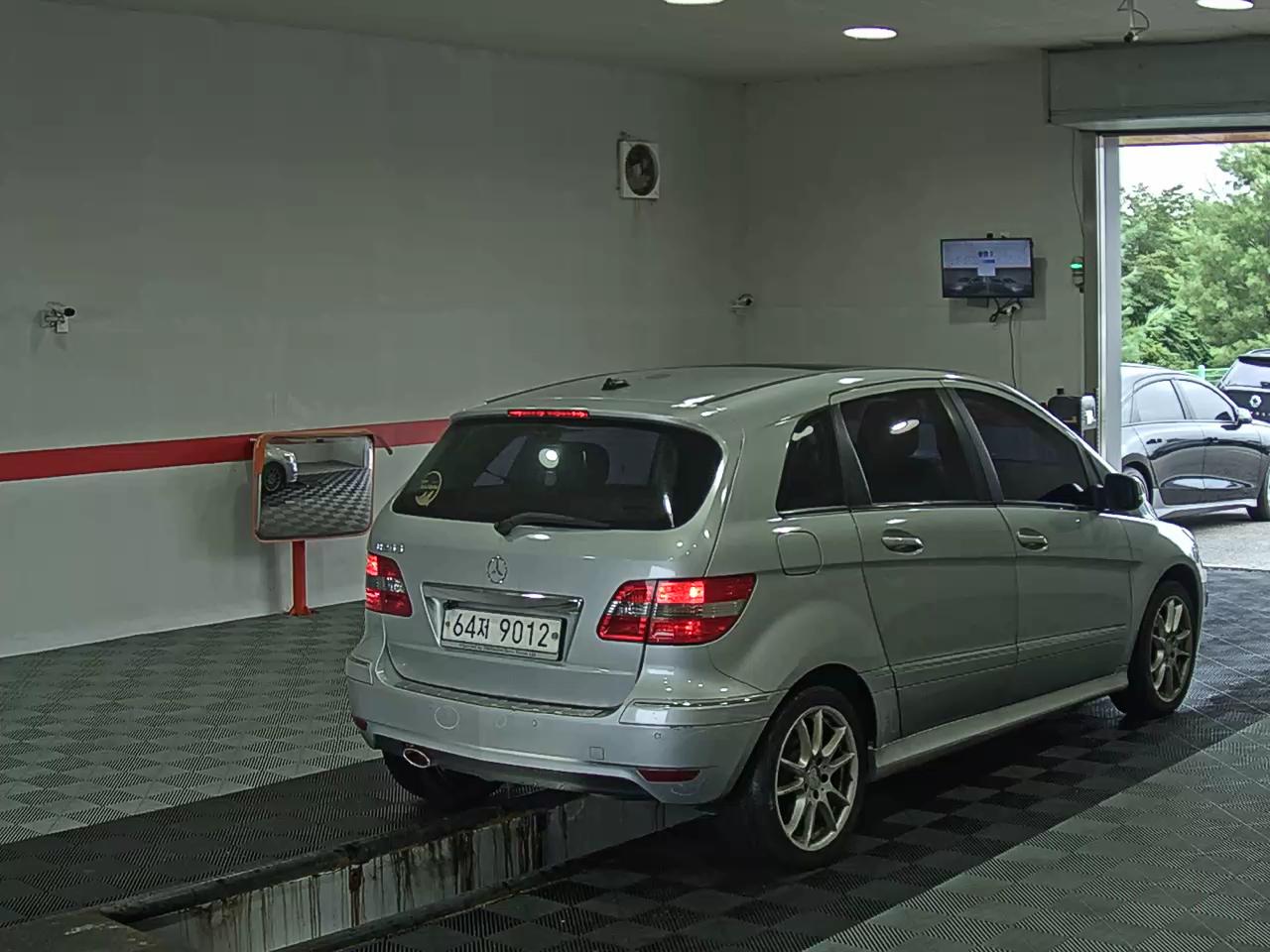 2010 - mercedes-benz b200