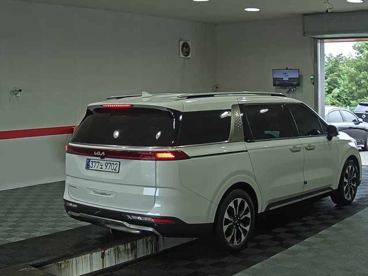 2023 - kia carnival