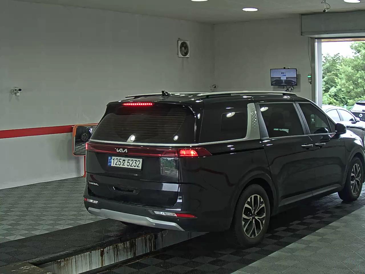 2023 - kia carnival