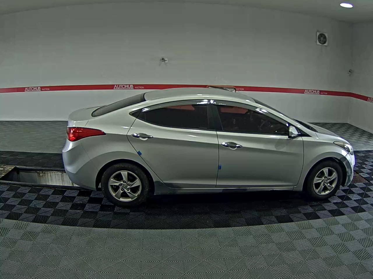 2011 - hyundai avante