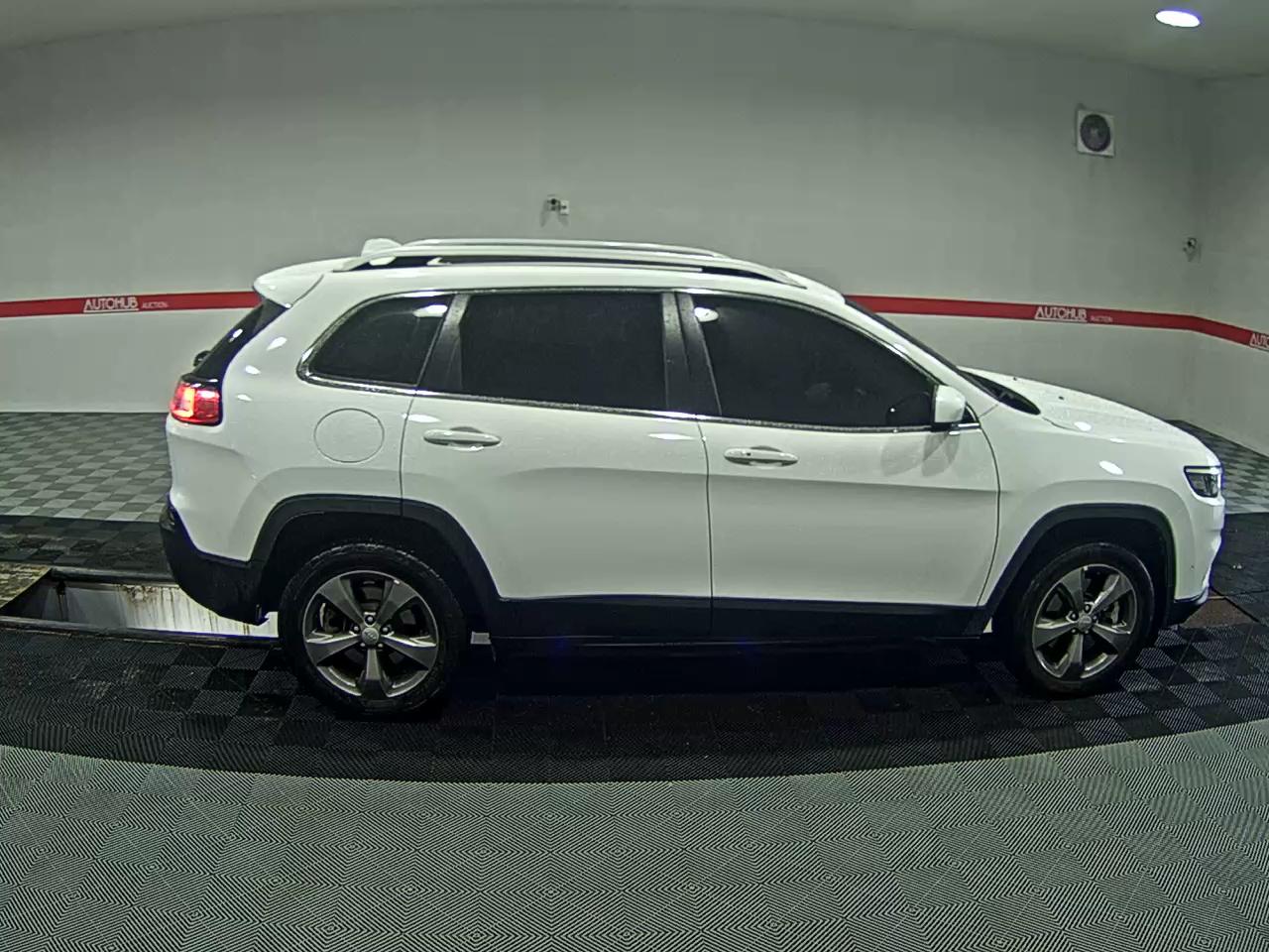 2021 - jeep cherokee