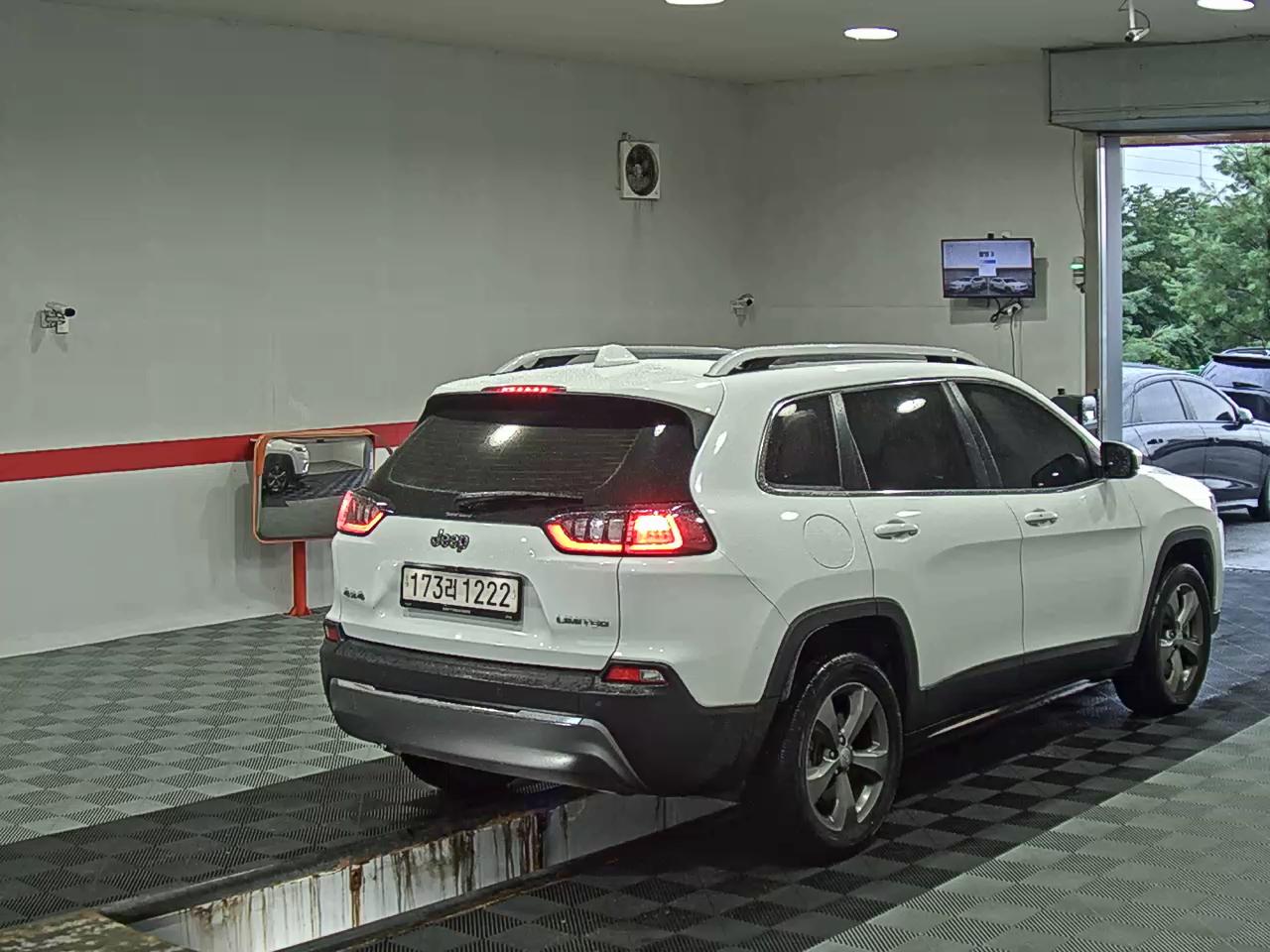 2021 - jeep cherokee