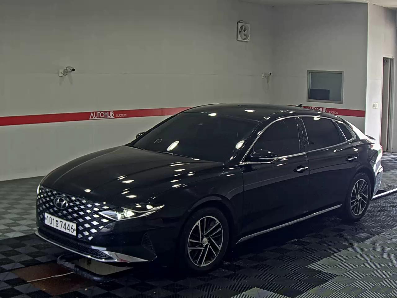 HYUNDAI THE NEW GRANDEUR IG LPi RENTAL CAR MODERN